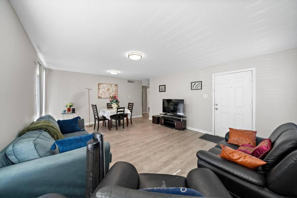 Cozy, Dedicated Workspace, Fast Wi-Fi Apartment Houston Exterior foto